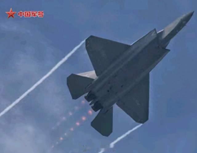 歼-35战斗机，前有F-35，后有6代机，如何自立江湖？