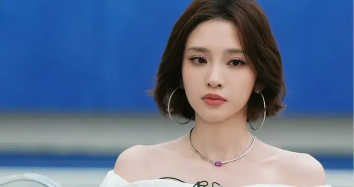 明星美图分享——唐艺昕