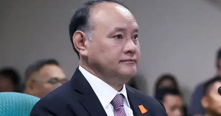 马科斯没坐上专机，就被中方亮剑，东盟多国站好队，菲防长成小丑