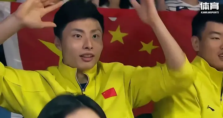 退役前的林丹教16岁新秀打球，法拉利老了还是法拉利！