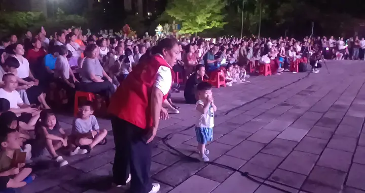 中秋国庆喜相逢 志愿同行暖儋州