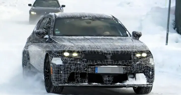 宝马M5旅行版改款谍照 格栅变小 预计4.4T V8插混