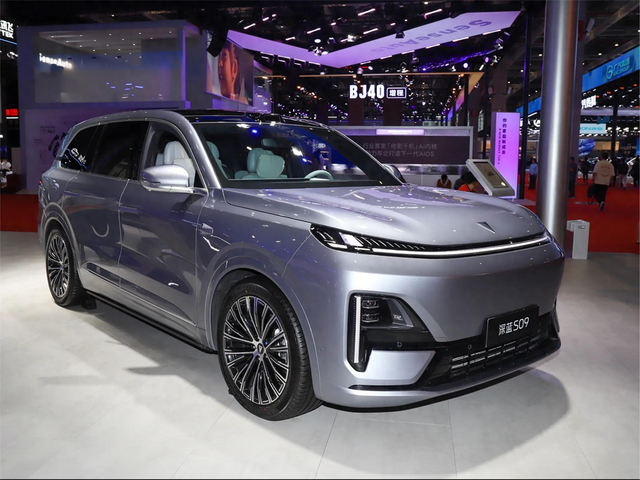 30万以内入手家用大六座SUV 深蓝S09和理想L8怎么选？