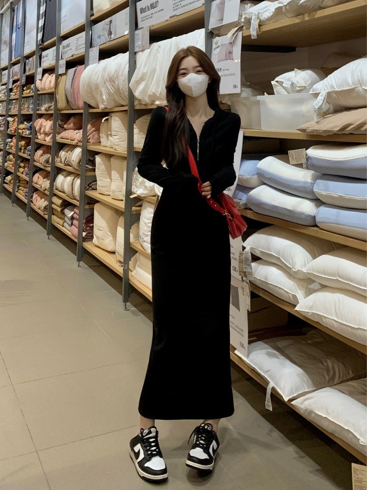 法式气质黑色连帽针织长袖连衣裙