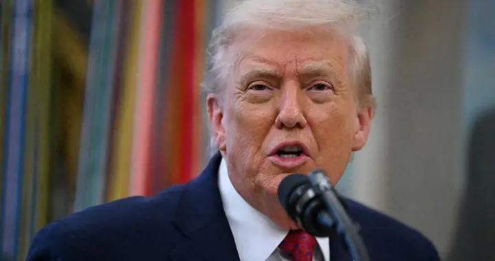 特朗普刚被法院打脸，立马换马甲加税，150天后呢？