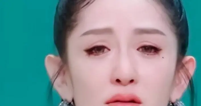 演唱会风波未平，谢娜再现"小动作"，牛鬼蛇神现原形 张杰也救不了