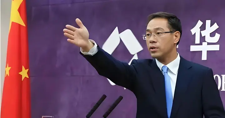 双航母封锁伊朗，特朗普对华摊牌：中国船不许过，要买石油找美国