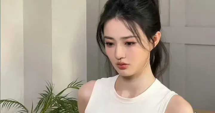 徐璐｜健身造型太绝！白背心+黑紧身裤，好身材！ ​​​