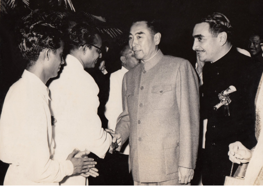 60年尼赫鲁要中国承认麦克马洪线，周总理一句反问，让他哑口无言