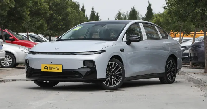 10万级家用代步车怎么选？零跑B01对比秦PLUS EV，看这篇就知道了