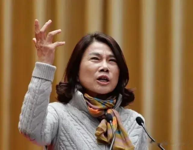 董明珠“间谍论”持续升级，官媒点名怒批，胡锡进声讨要求道歉！