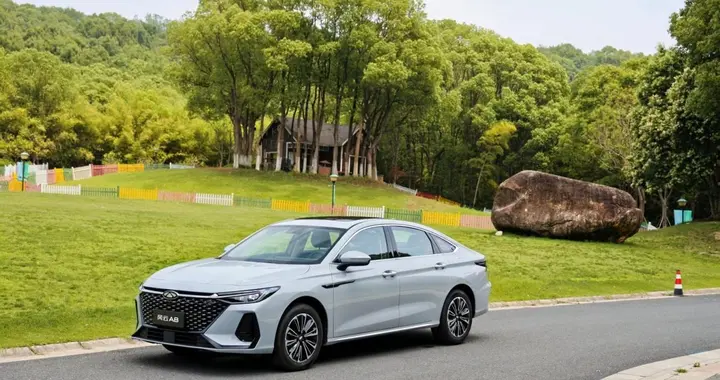 安全与性能兼得！国民混动家轿风云A8仅需7.99万元起