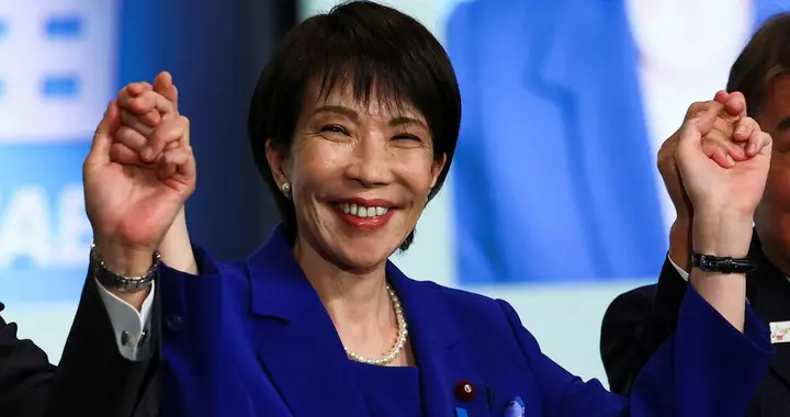 东京爆发万人抗议！高市支持率彻底崩盘，日本正在滑落“深渊”