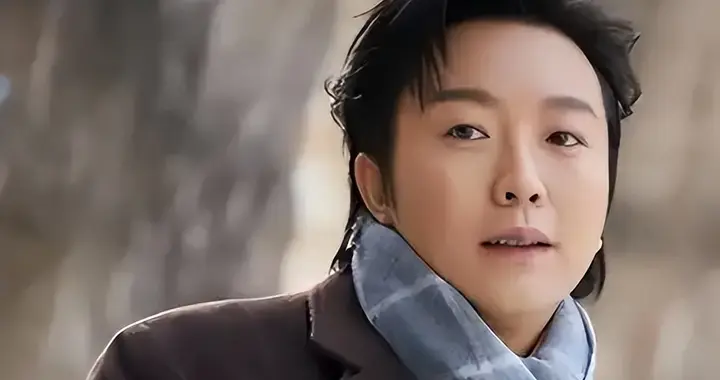 善恶终有报！47岁“跌落神坛”的李玉刚，终是活成了“跳梁小丑”