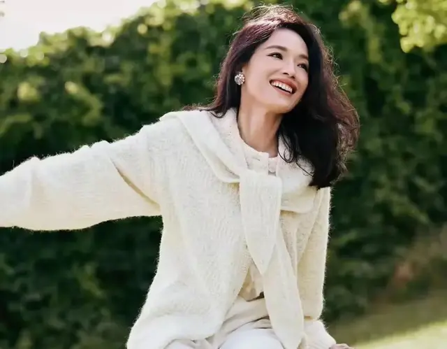 舒淇49岁生日素颜宣言 ：与岁月握手言和