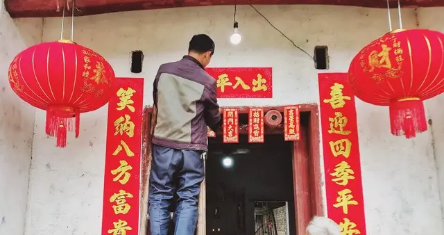 你会贴对联吗？