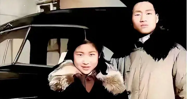 毛岸青去火车站接李敏时拍下的一张合影，都来看看吧，十分罕见！