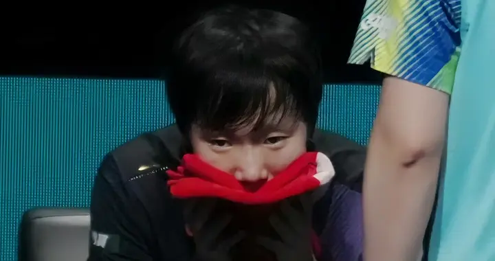 王曼昱遭国际乒联弱化，伦敦世乒赛海报镶边！球迷呼吁王励勤交涉