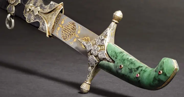 奥斯曼帝国镶银、嵌镍黑、鎏金且配和田玉柄的基利弯刀