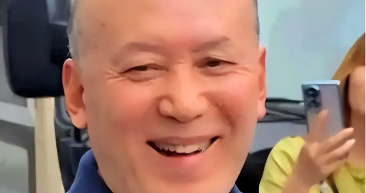 郭达现状：住西安老小区养老，70岁老态尽显，妻子身份不一般