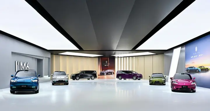 余承东首度缺席引遐想，鸿蒙智行9车齐发不给对手留活路？