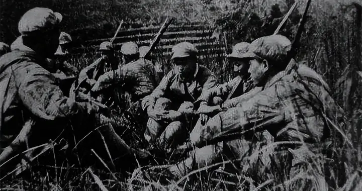 斯文教书人，被逼成山野野人，住荒洞、吃生食，死前留下绝望三字