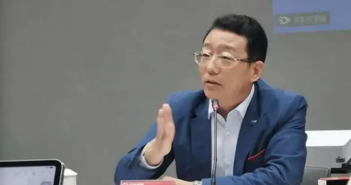 9名董事7人卸任！冯兴亚到底想干啥？