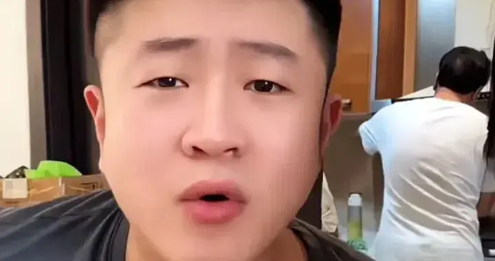 王亮想离开是非之地，但舍不得爷爷，内涵弟弟王梓嘉在大城市生活