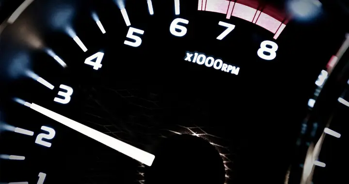 厂家说2500转热效率最高，为啥现实这么开却很费油？