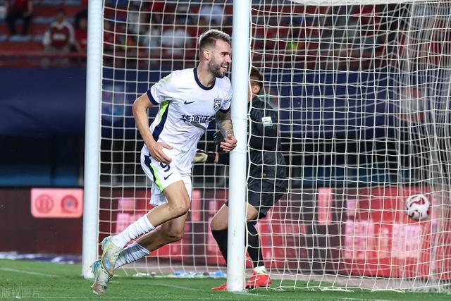 2-1！37岁土帅带垫底队升5名，鲁能落后6分，中超最新积分榜出炉