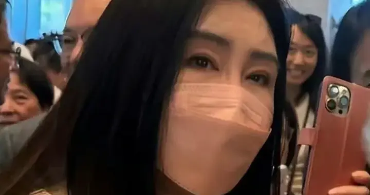 王祖贤近照引风波：岁月神颜，何惧一“肿”？