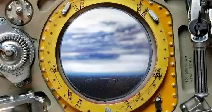 空间碎片杀伤力惊人，神二十号飞船玻璃被贯穿，撞击情况首次披露