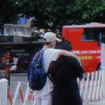 馨元图文：真正好的爱情，从来不是一个人拼