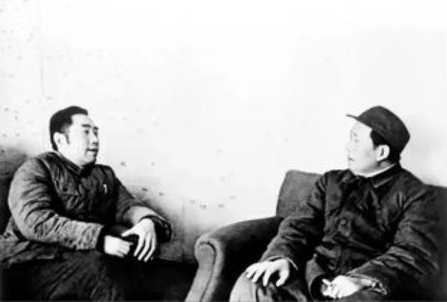 49年淮海战役胜利，毛主席称粟裕立头功，陈毅：他功劳不在粟之下