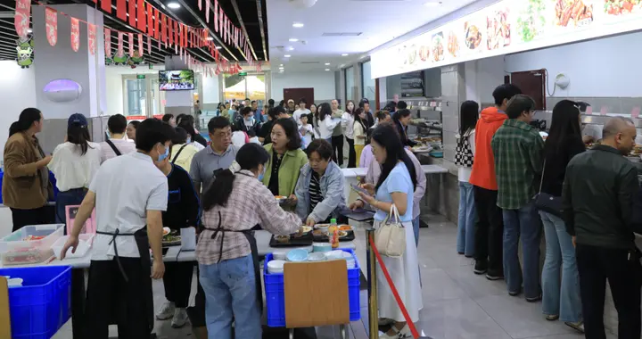 生日免单！荣昌区政府机关食堂假期首日中午接待千名游客