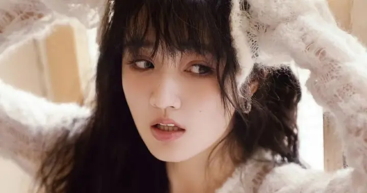 徐璐小白袜穿搭太绝了！长腿又细又直，温柔姐姐谁不爱