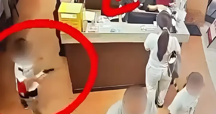 摸臀风波再迎后续！男童父亲刚反击，官方出手通报，熊某栽大跟头