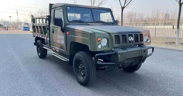 北京汽车制造厂勇士皮卡翻斗版申报，外观很硬朗，配2.4T柴油动力