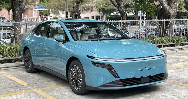 纯电续航180km+6.8s破百，11.19万能拿下比秦L还大的日产插混？