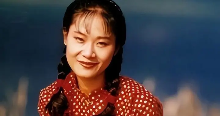 59岁于文华现状：与丈夫住农村，穿着朴素赶大集，享受田园生活