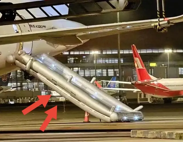 客机应急滑梯放出后续：原因曝光，东航道歉并调查，有人开始慌了