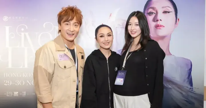 方力申带着大肚老婆捧场杨千嬅，儿子帅气像爸爸，妈妈无参与感