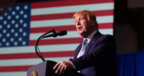 美媒给特朗普找台阶下：虽然输给了中国，但是他撞了南墙知道回头