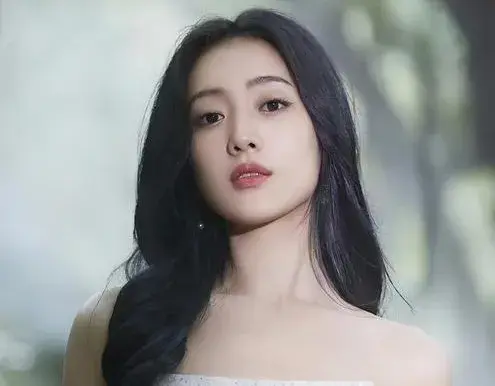 王梓薇：美丽优雅