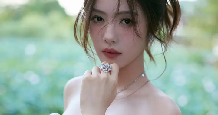 蔡文静 荷中仙子 清丽脱俗