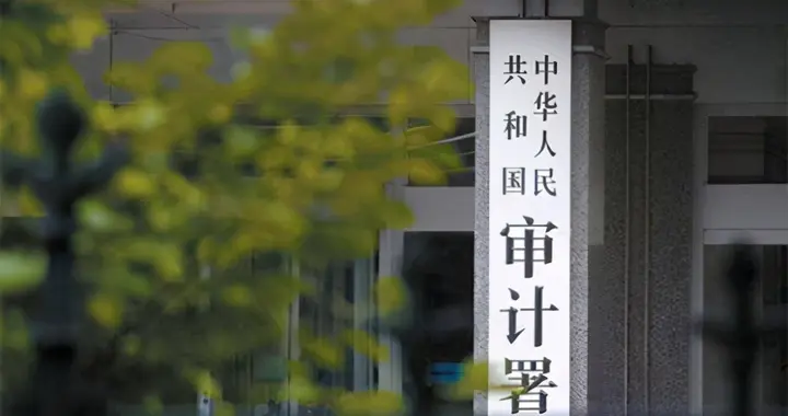 他63岁任陕西省省长，同年任陕西省委副书记