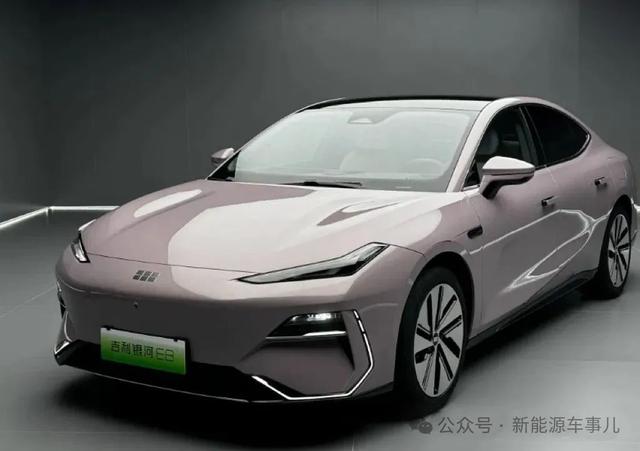吉利银河E8大轿跑外观像帕拉梅拉，15万拿下，平价“超跑”来袭