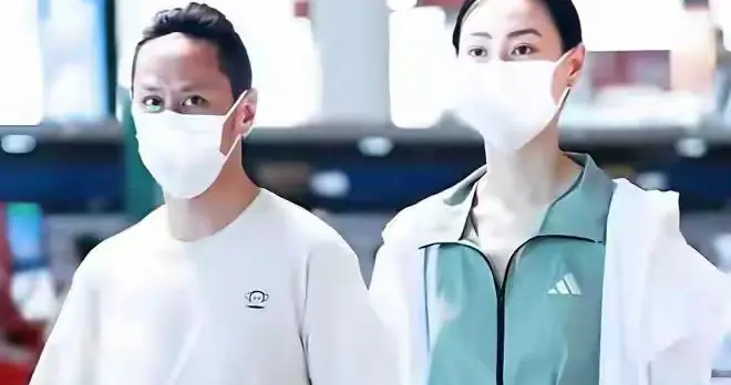 38岁梁洛施疑似订婚，男友马浴柯出席活动戒指抢镜，两人恋爱多年