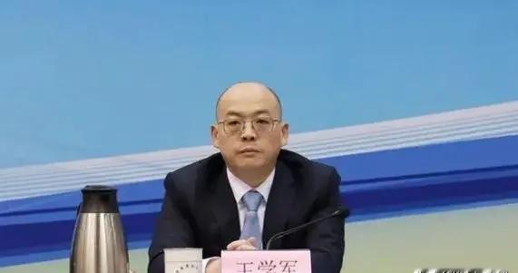 万众翘首！新掌门履新能否点燃三把火，唤醒低谷蛰伏的山东泰山？