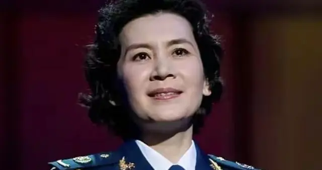 她是著名国家一级演员，享“正军级”待遇，但曾被丈夫嫌弃演戏